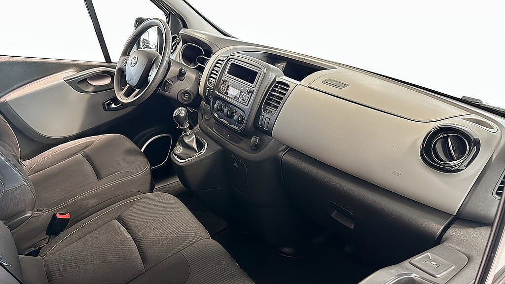 Nissan NV300